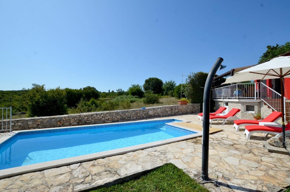 Patio, Day, Swimming pool, sunbed
