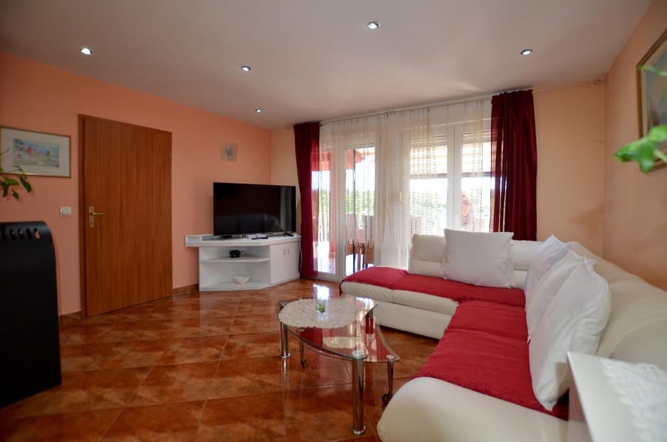 Communal lounge/ TV room, TV and multimedia, Living room, Seating area