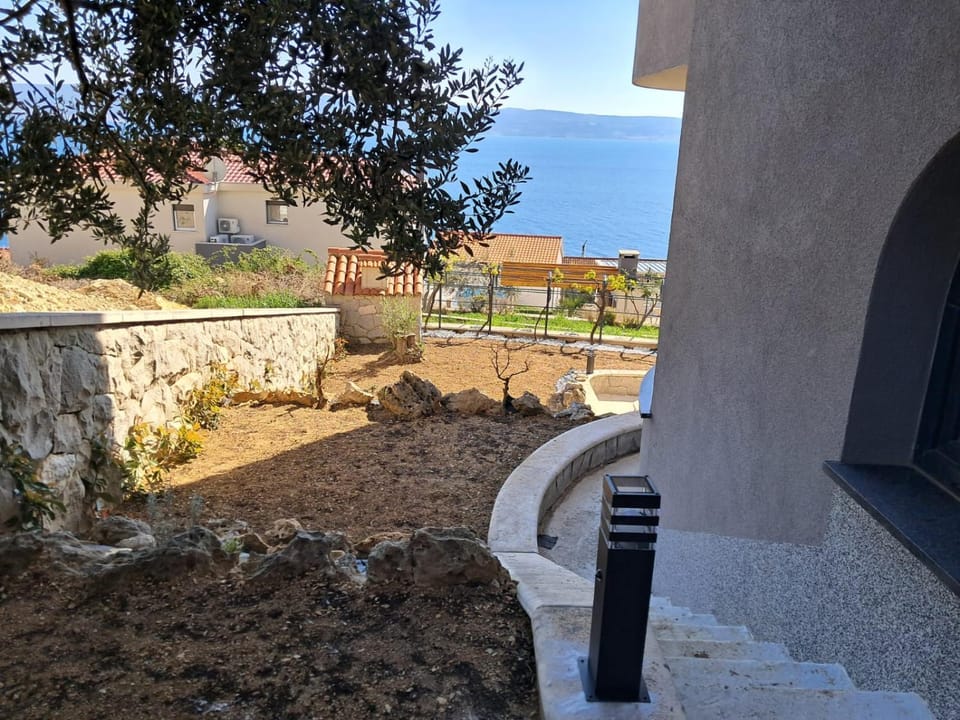 Suhi Potok apartment Apartment in Split-Dalmatia County