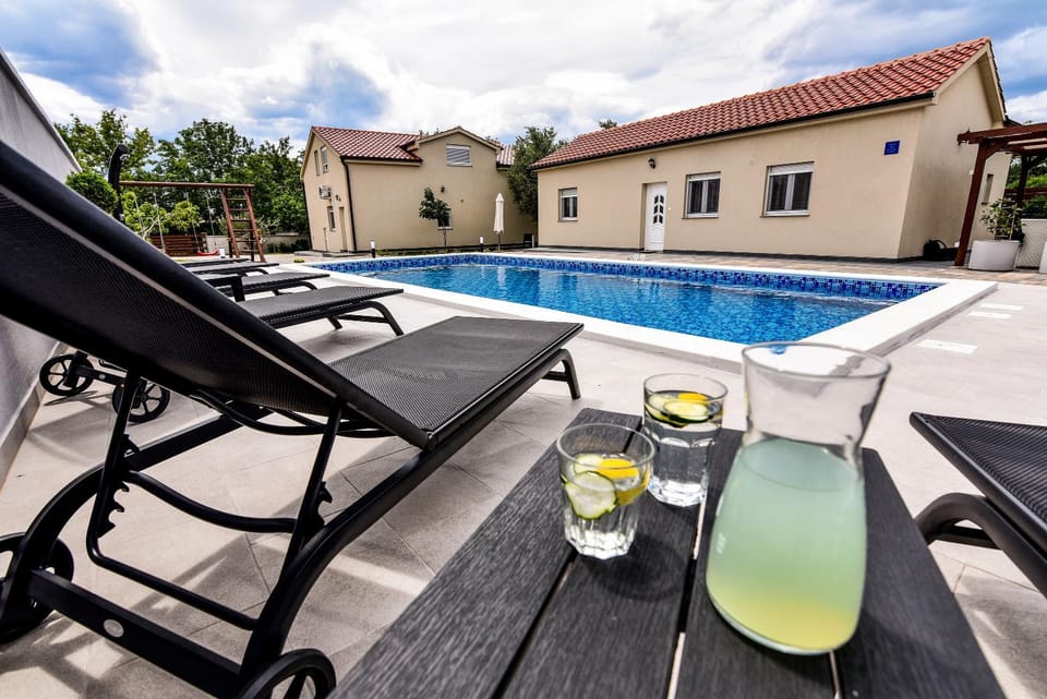 Pool view, Swimming pool, sunbed