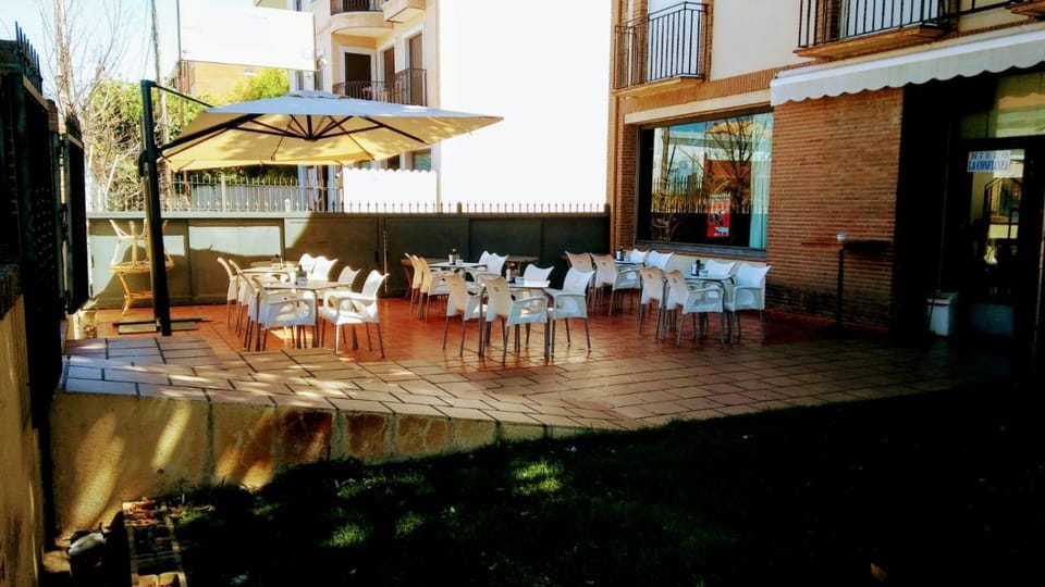 Restaurant/places to eat, Balcony/Terrace