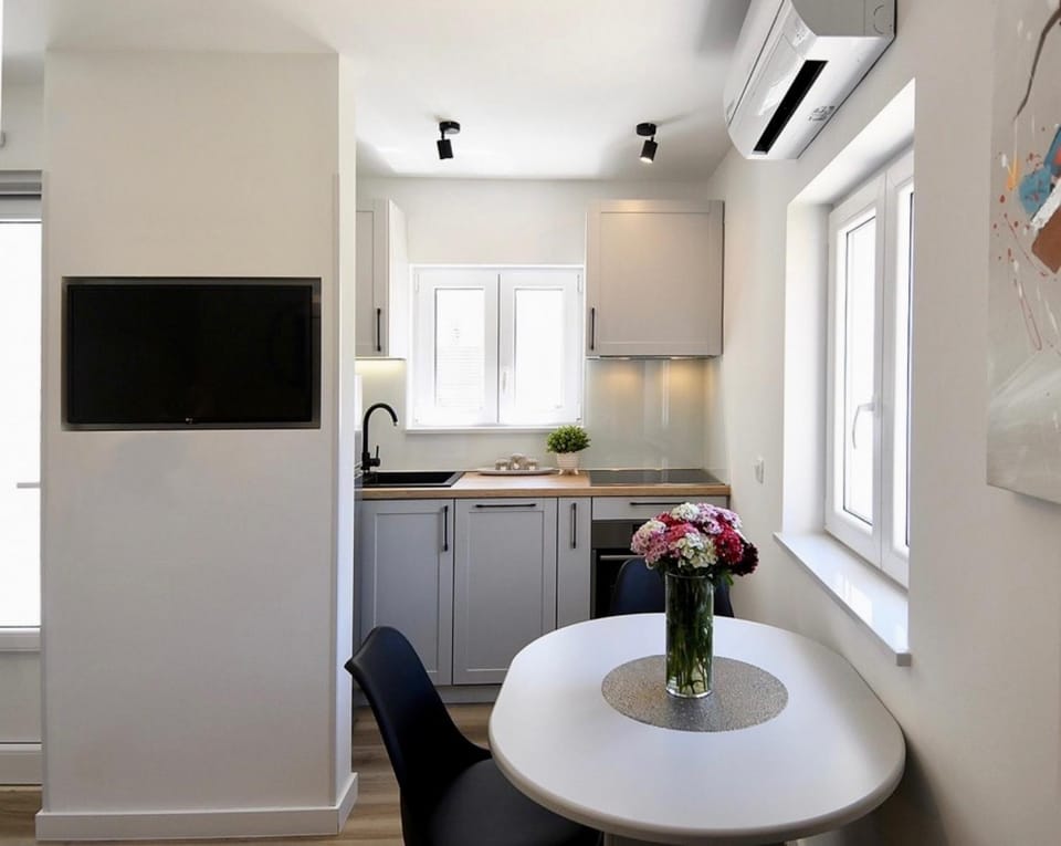 Communal lounge/ TV room, TV and multimedia, Kitchen or kitchenette, Dining area, Communal kitchen