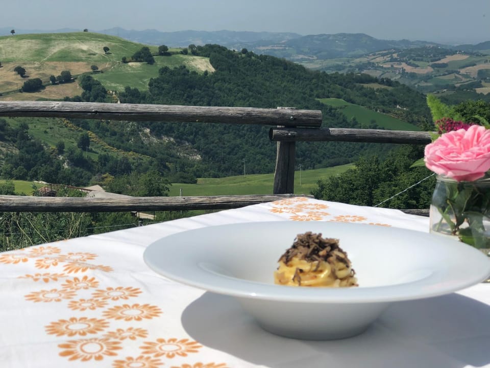 Restaurant/places to eat, Natural landscape, Food
