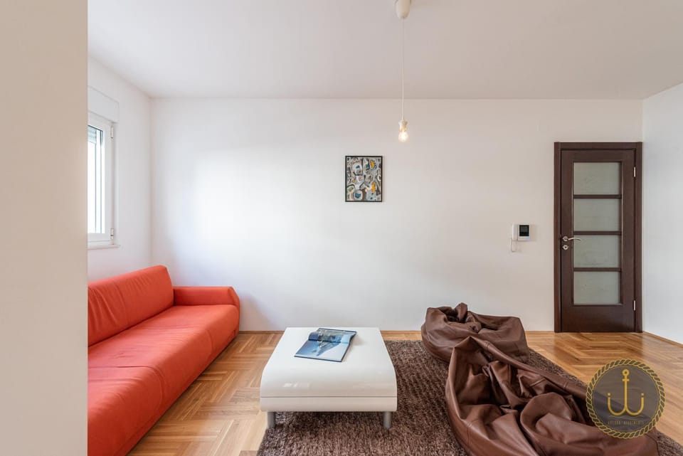Living room, Photo of the whole room, Seating area