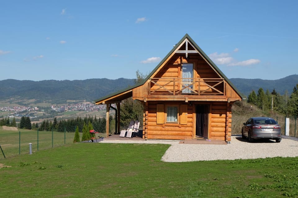 Facade/entrance, Off site, Day, Summer, Balcony/Terrace, On site, Lake view, Mountain view