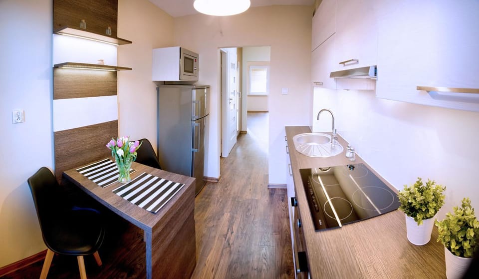 Coffee/tea facilities, Kitchen or kitchenette, Dining area