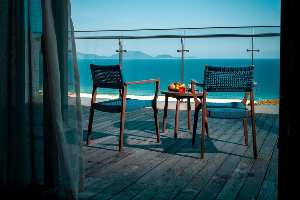 View (from property/room), Balcony/Terrace, Seating area, Sea view