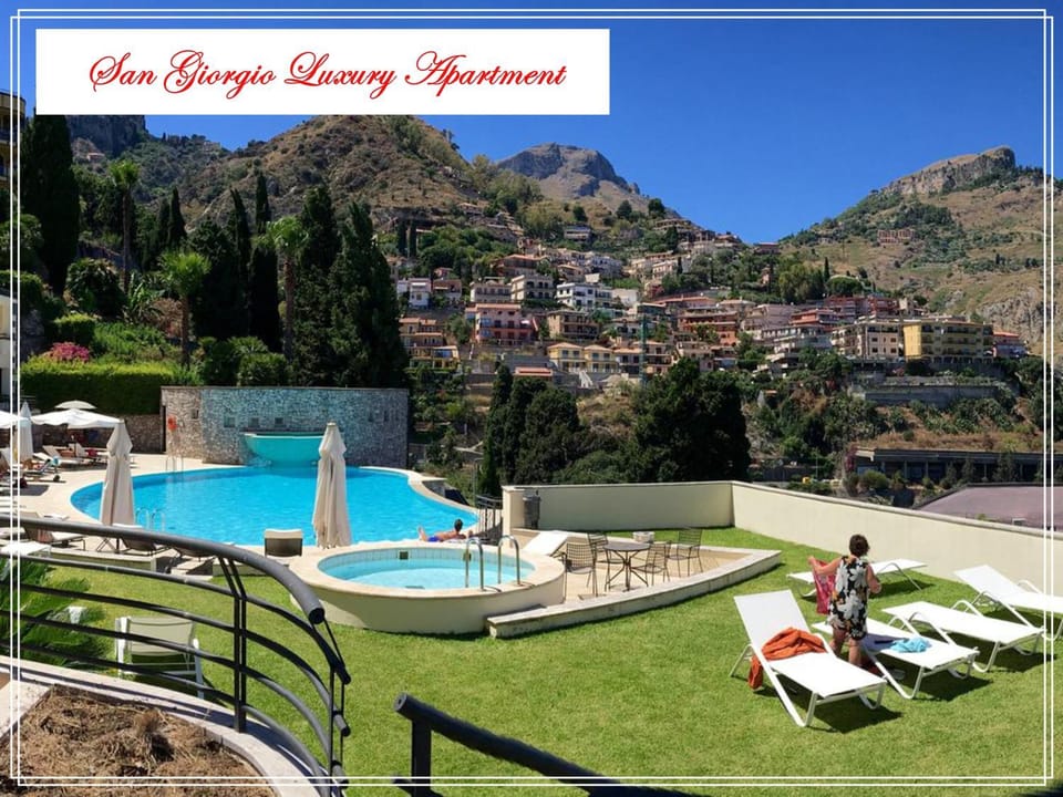 Mountain view, Pool view, Swimming pool