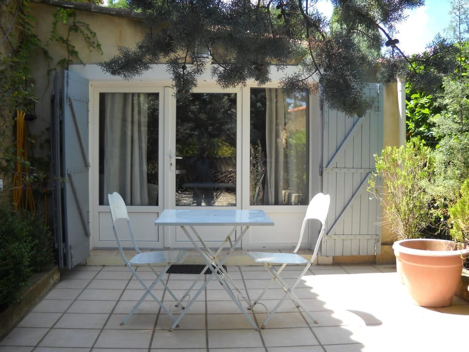 Gîte Saint-Veredeme House in Provence-Alpes-Côte d'Azur