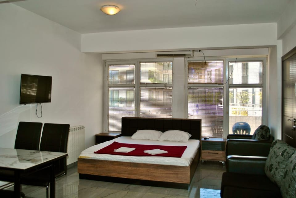 TV and multimedia, Bedroom, air conditioner