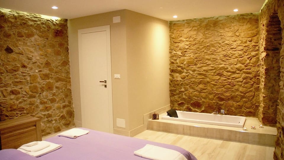 Hot Tub, Bedroom