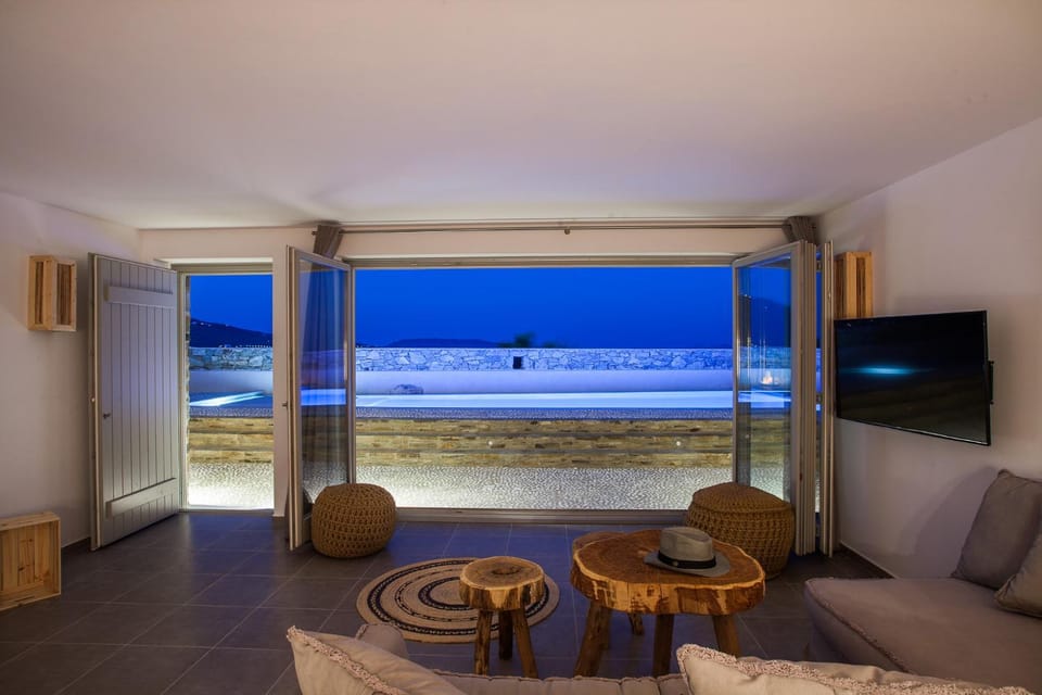 Living room, Pool view