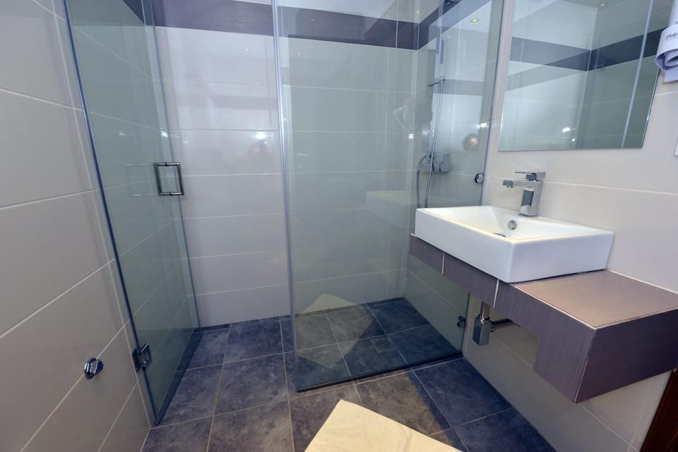 Shower, Bathroom, towels