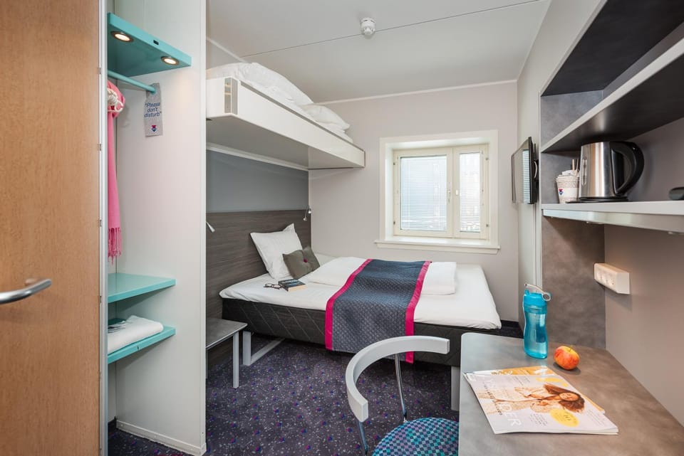 Bed, Coffee/tea facilities, Bedroom, bunk bed, internet, wardrobe