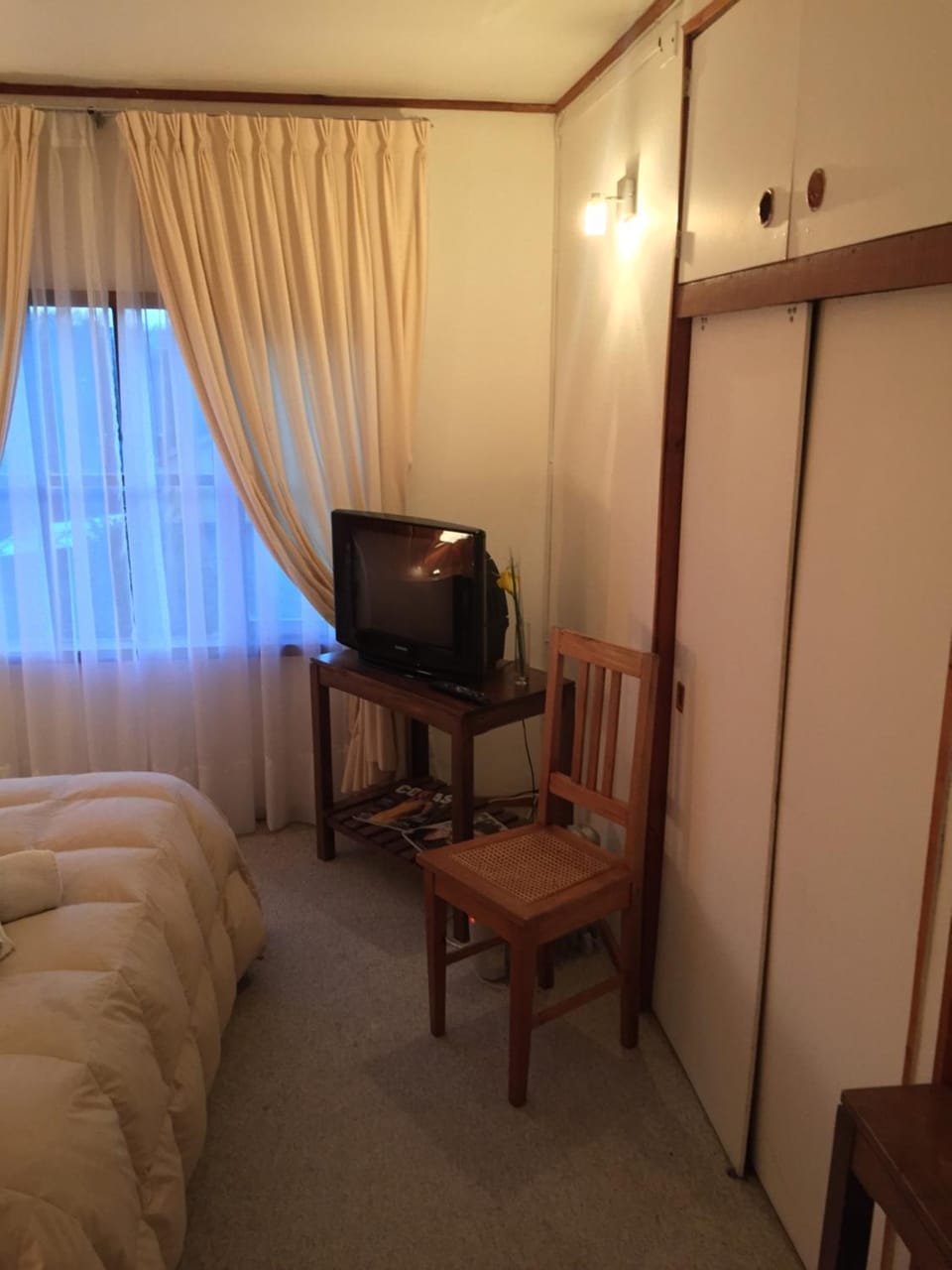 TV and multimedia, Photo of the whole room, Decorative detail, Bedroom