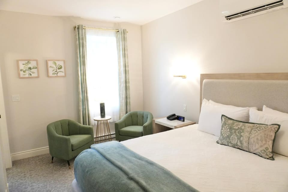 Seating area, Bedroom