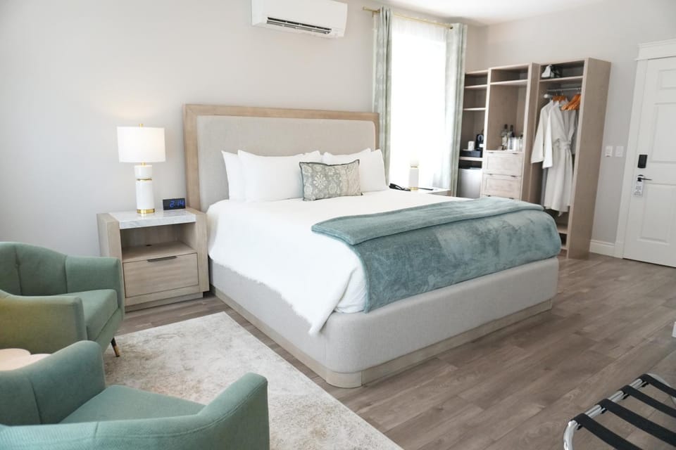 Bedroom, air conditioner