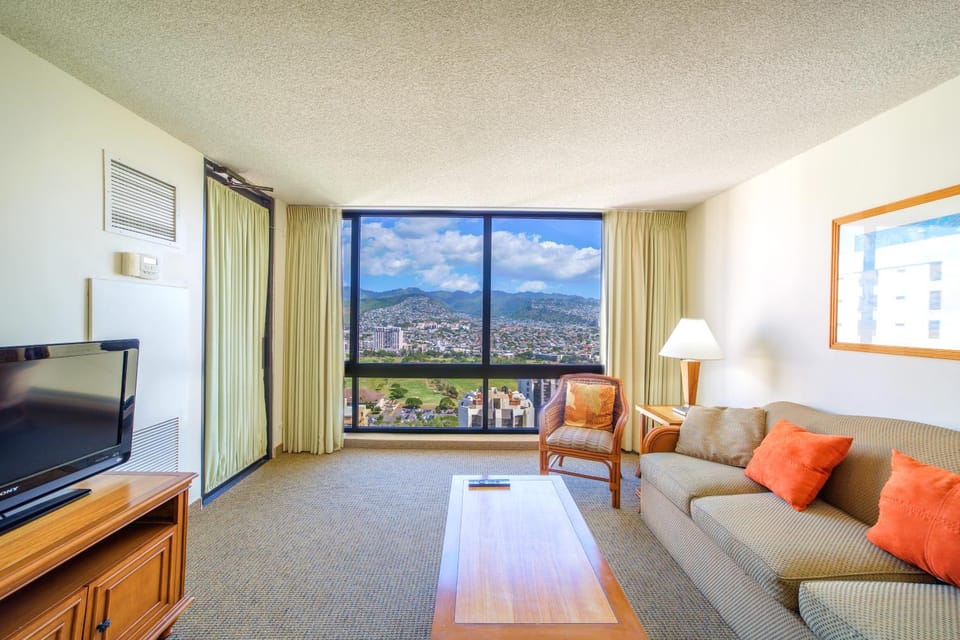 TV and multimedia, Living room, City view, Mountain view