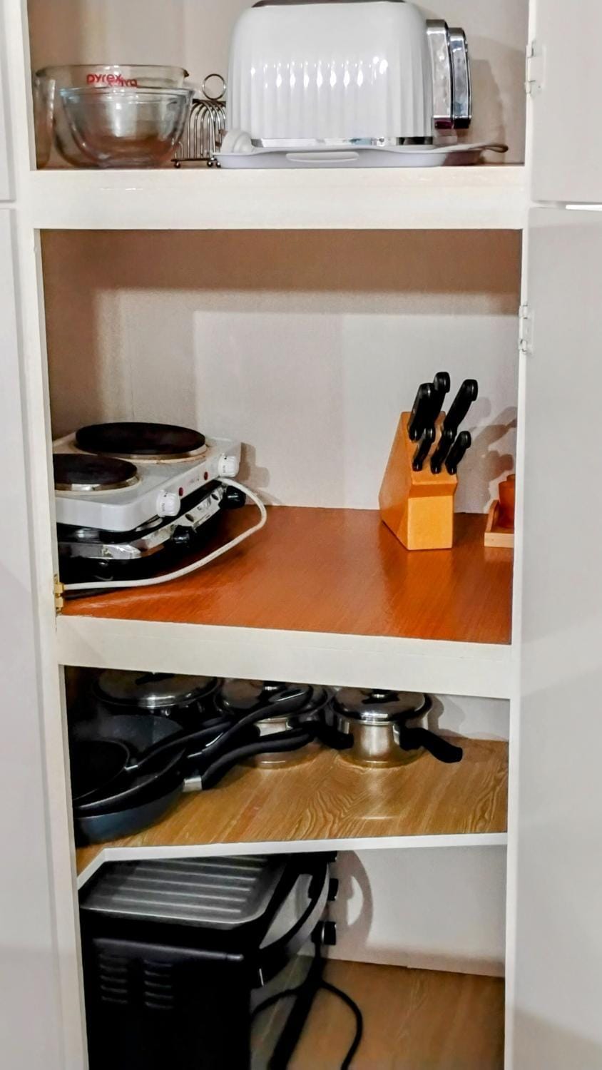 Kitchen or kitchenette, Breakfast, Continental breakfast, oven, stove, toaster