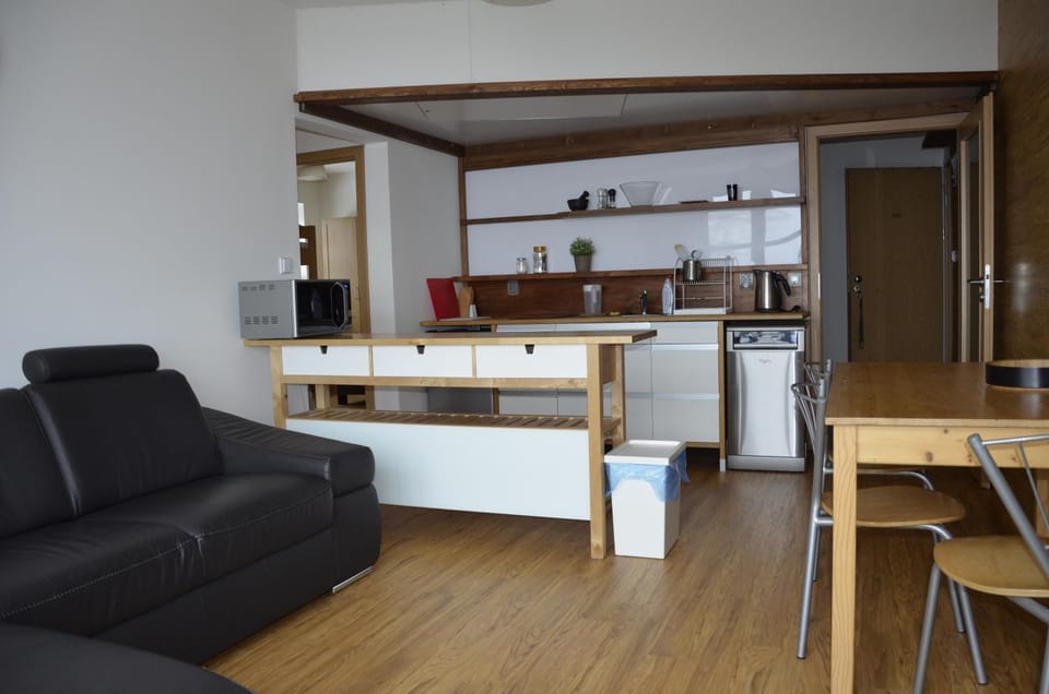 Kitchen or kitchenette, Living room