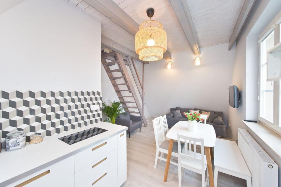 Coffee/tea facilities, Kitchen or kitchenette, Living room, Seating area, Dining area