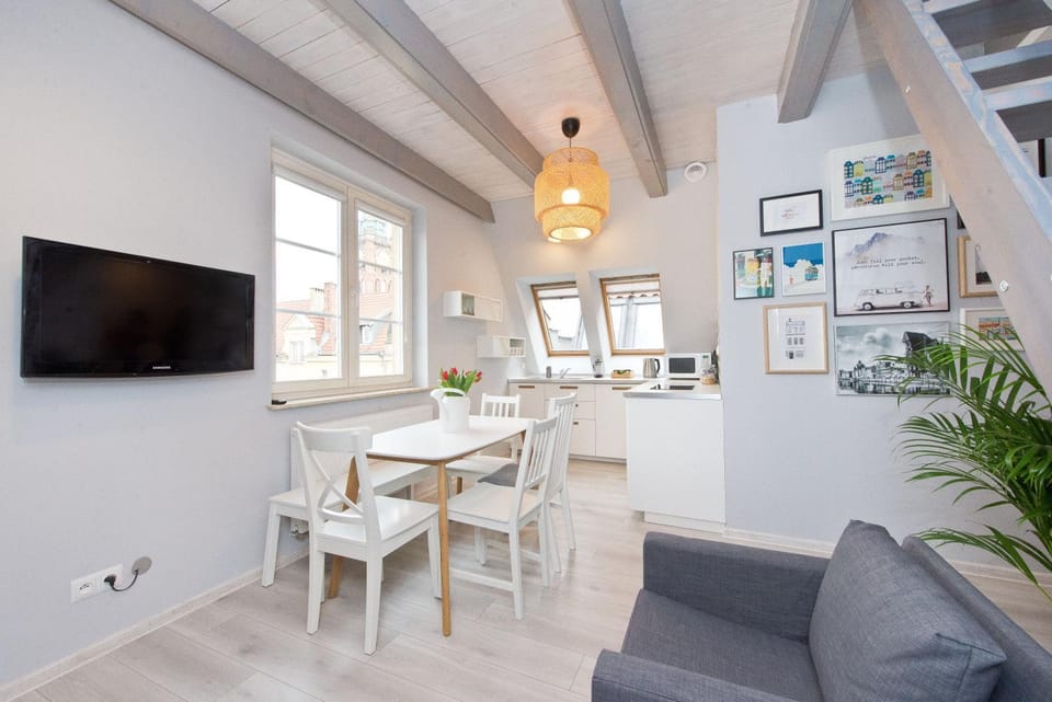 TV and multimedia, Kitchen or kitchenette, Living room, Seating area, Dining area, City view, Landmark view