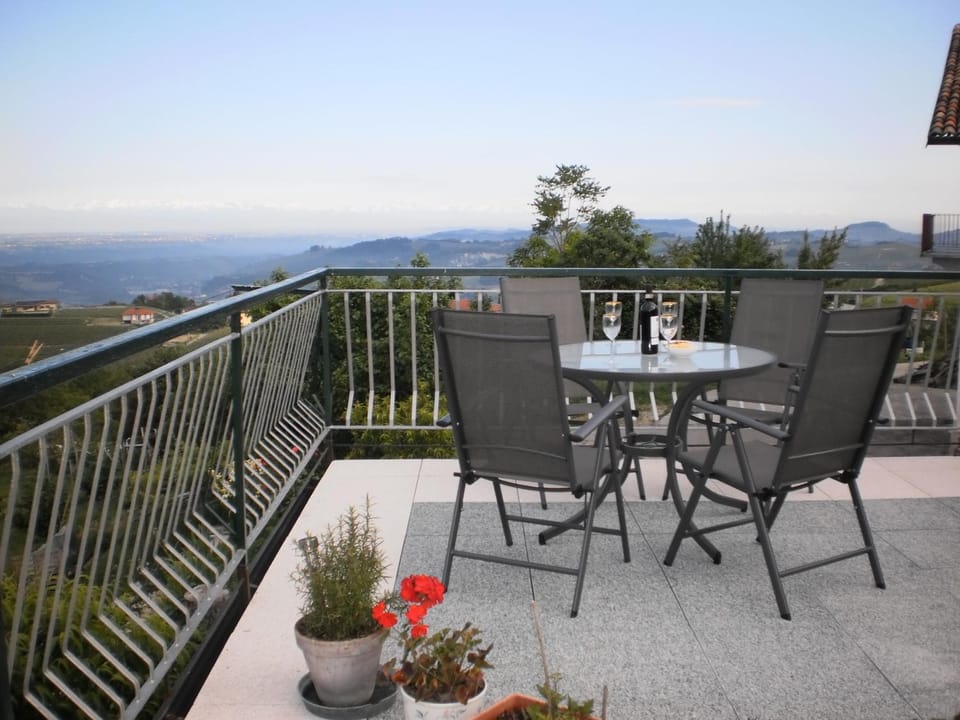 Balcony/Terrace, Garden view, Mountain view