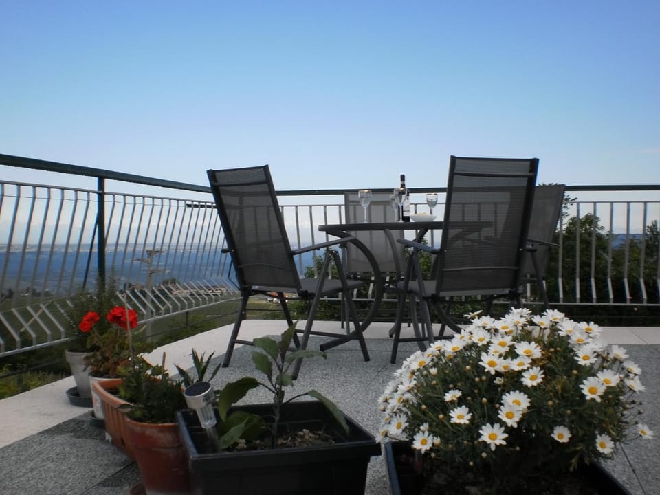 Balcony/Terrace, Garden view, Mountain view