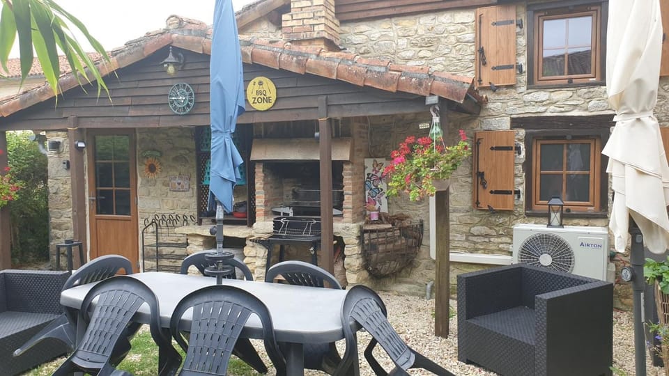 BBQ facilities, Seating area