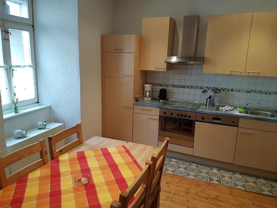 Kitchen or kitchenette, Photo of the whole room, Dining area, stove