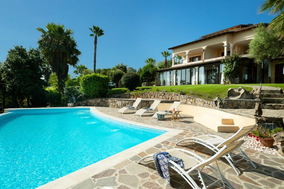 Property building, Garden view, Pool view, Swimming pool