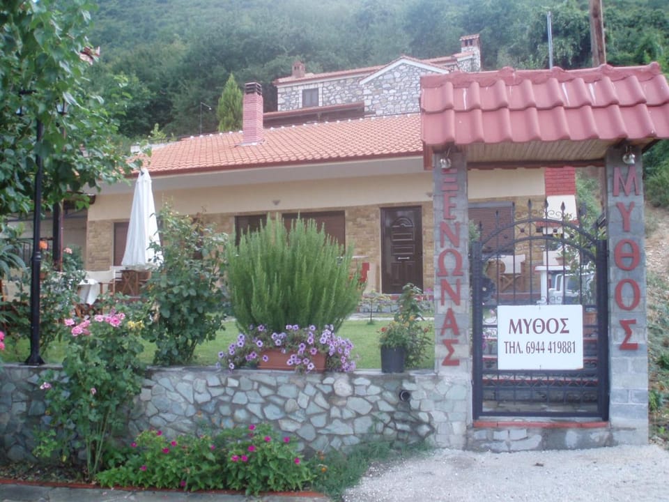 Facade/entrance