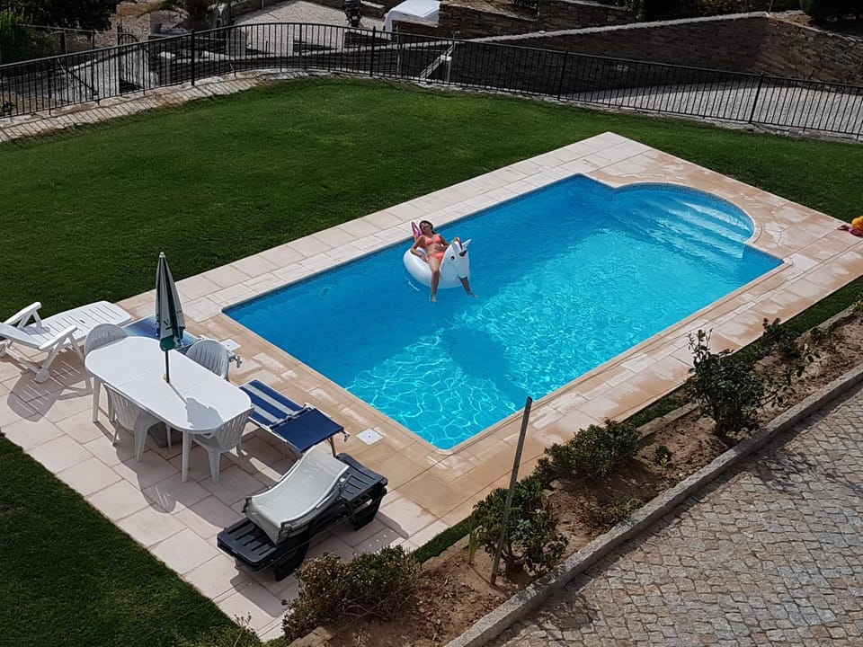 Day, Pool view