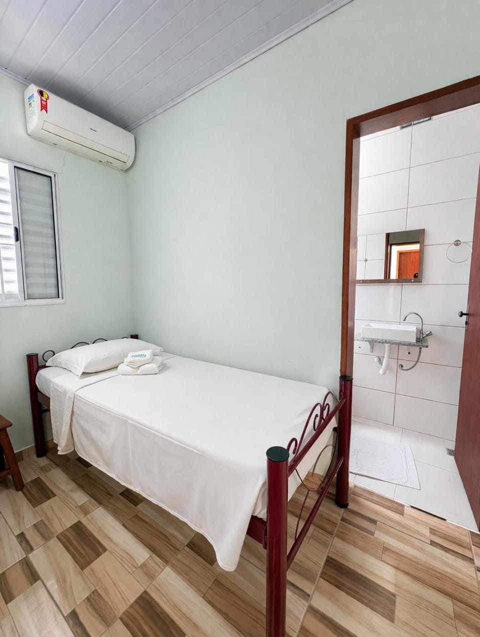 Bedroom, towels, air conditioner