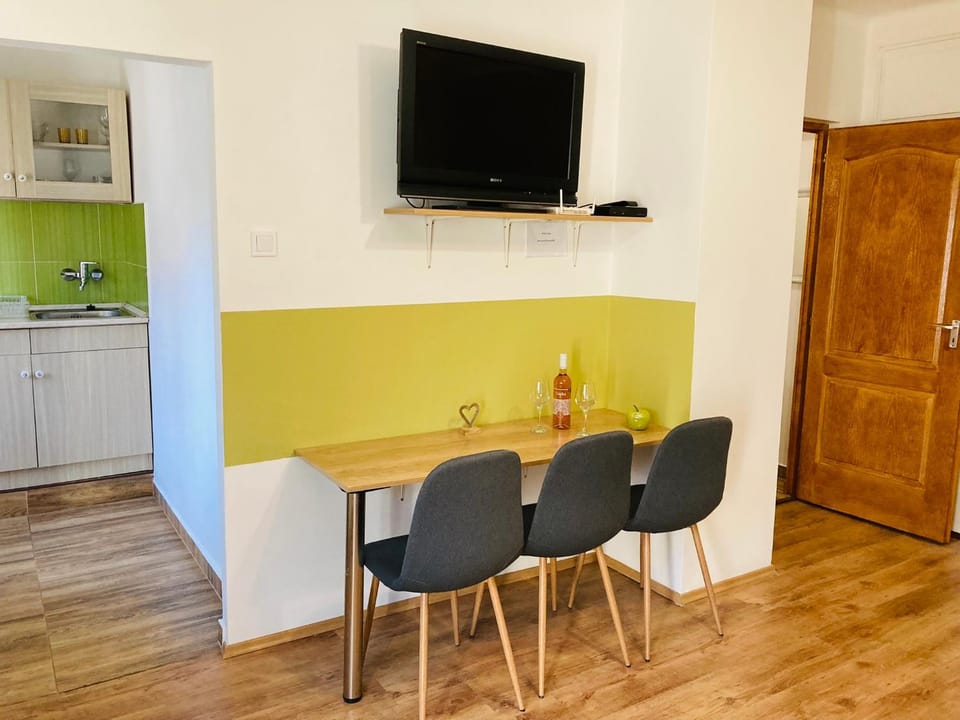 TV and multimedia, Dining area