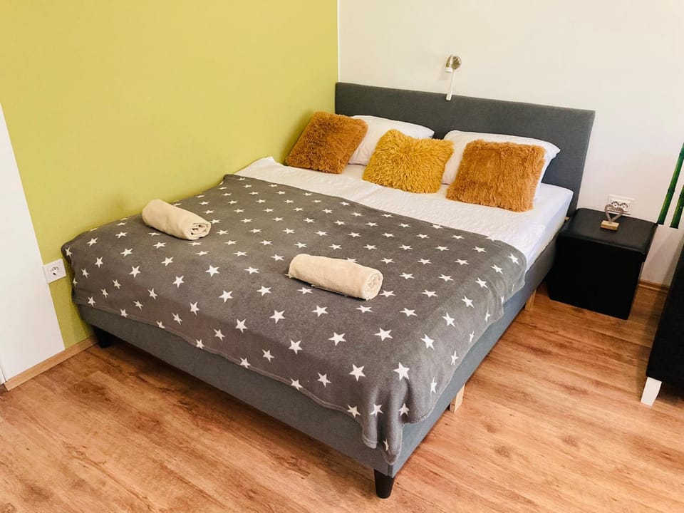 Bed, Photo of the whole room