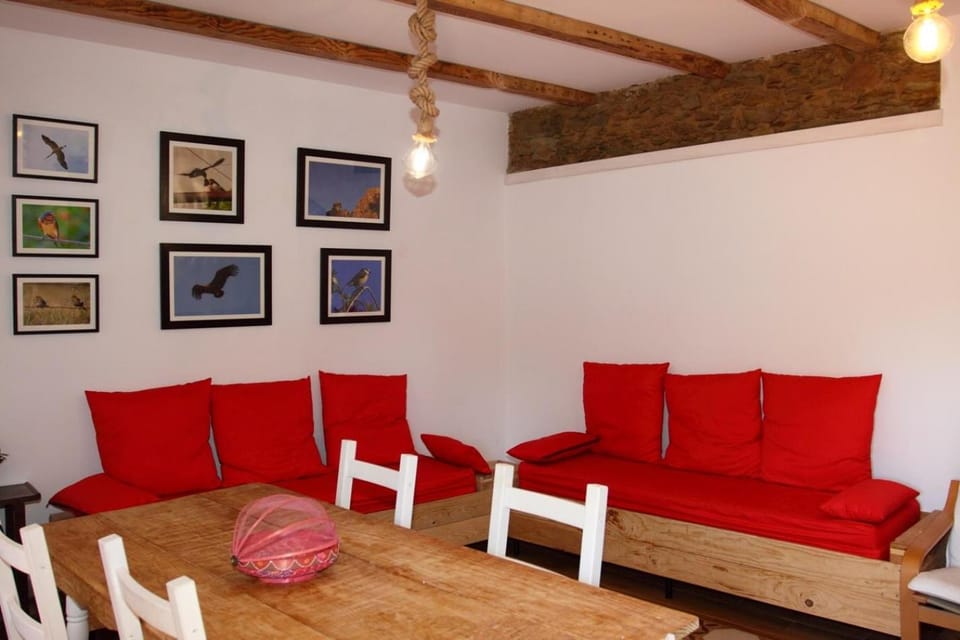 TV and multimedia, Living room, Lounge or bar, Seating area, Dining area