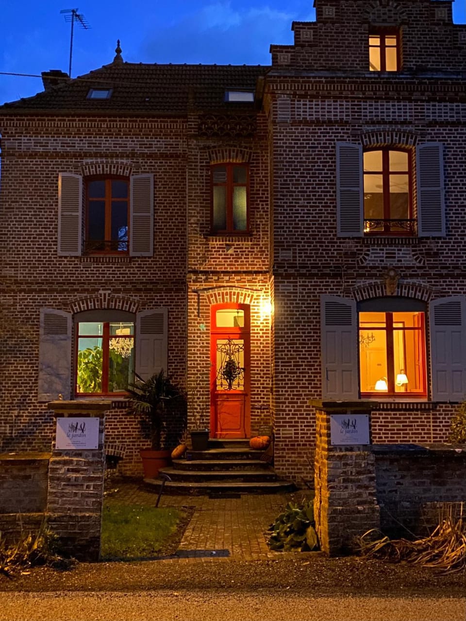 Property building, Night