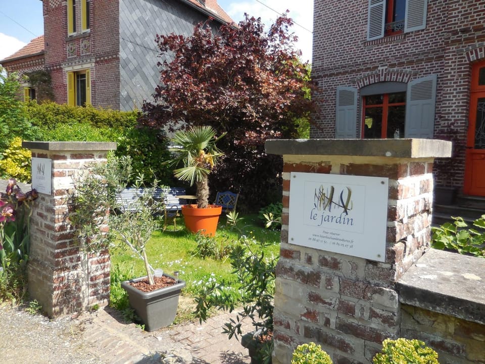 Facade/entrance, Property logo or sign