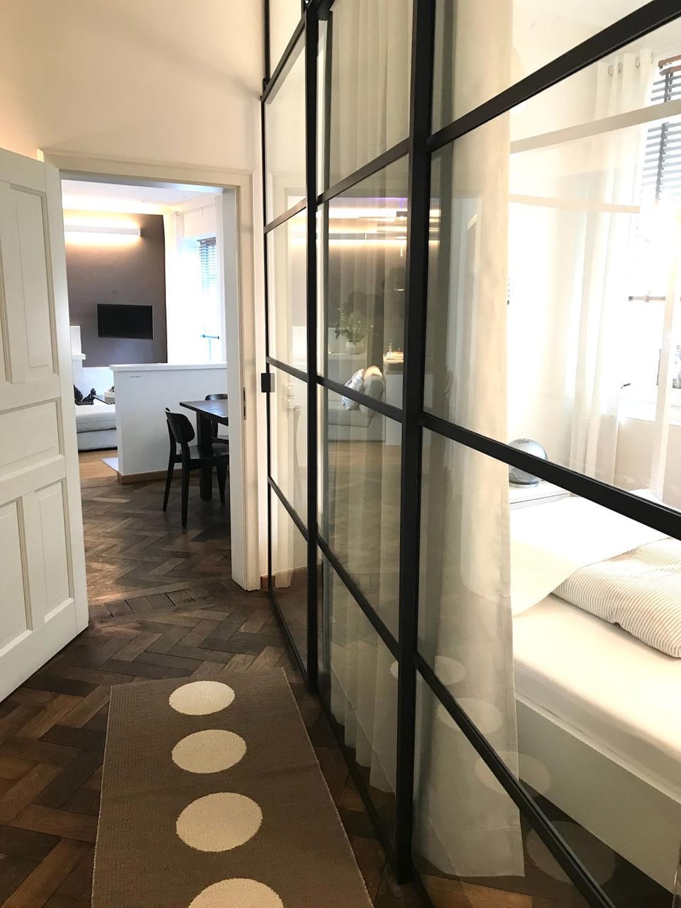Bedroom, City view