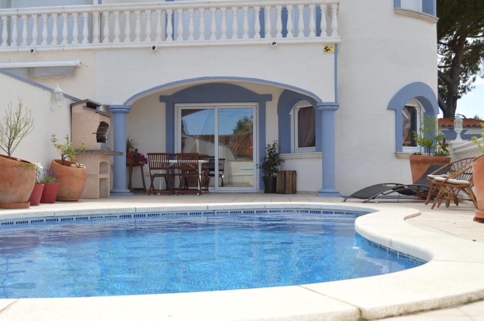 Off site, Swimming pool, Swimming pool