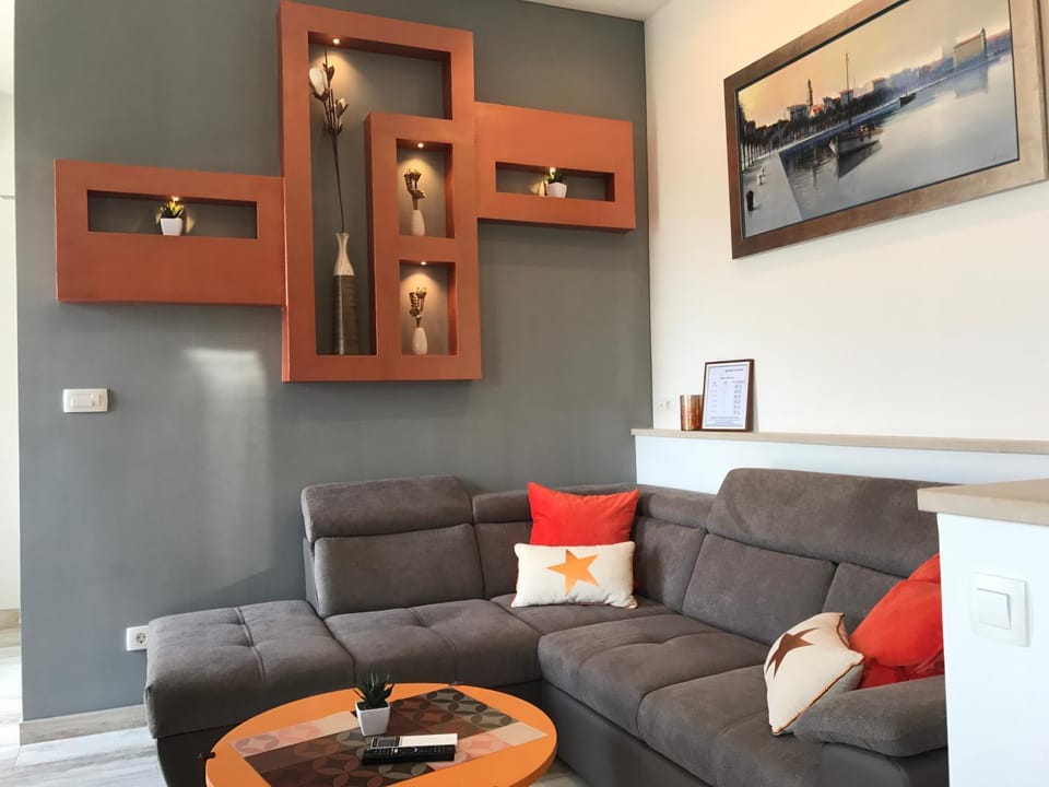 Day, Living room, Decorative detail, Seating area, On site