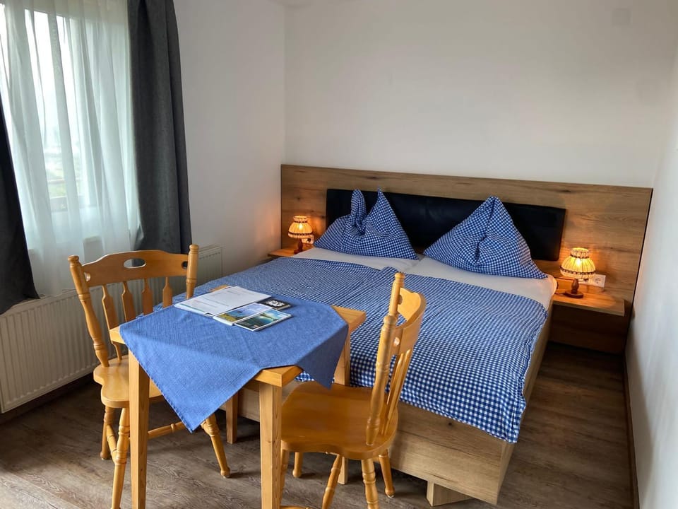 Bed, Seating area, Bedroom