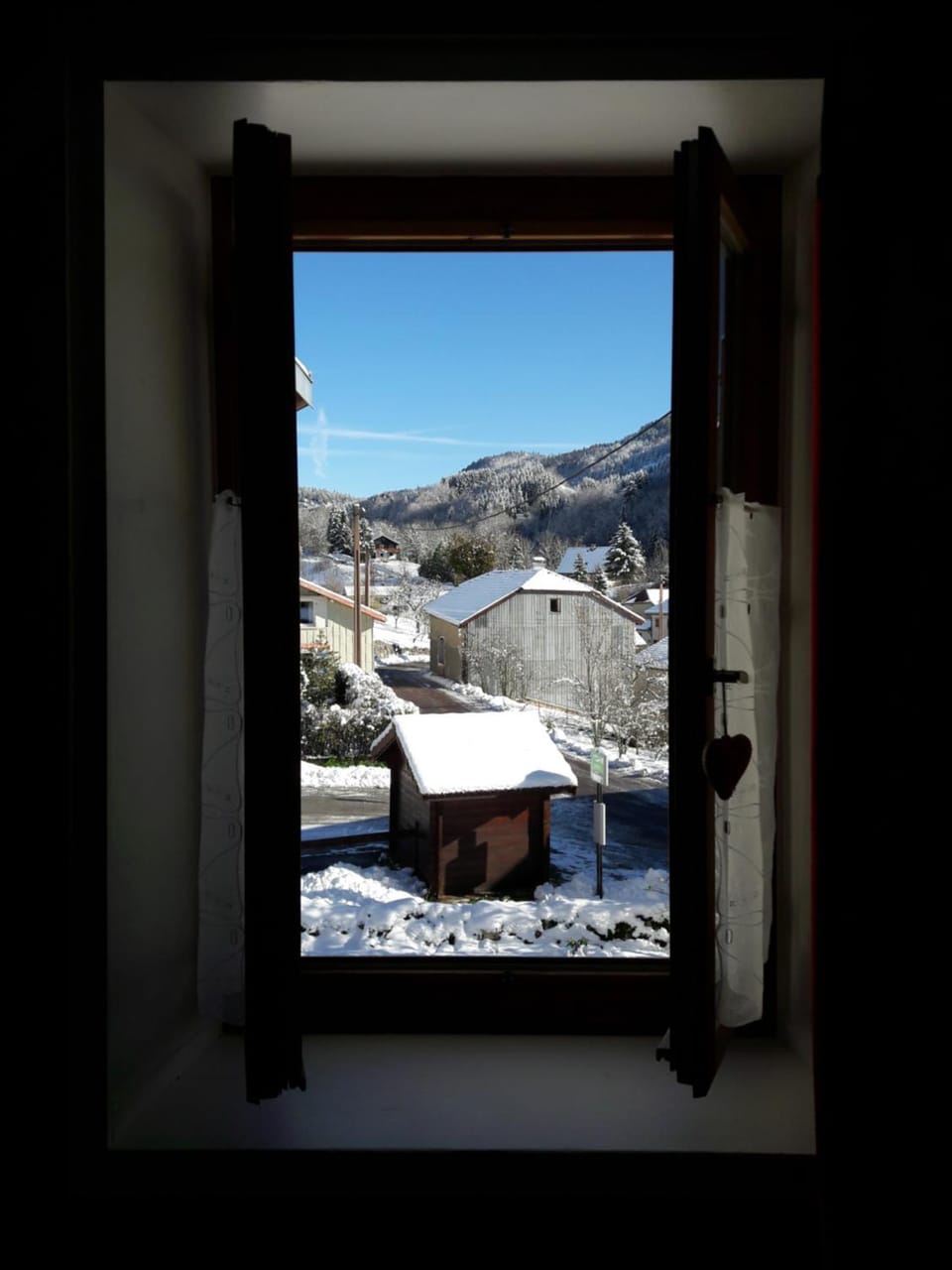 Bedroom, Mountain view, Quiet street view