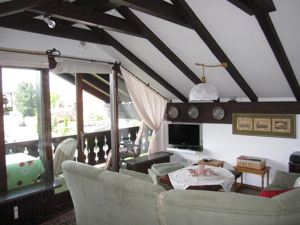 Living room, Photo of the whole room, Decorative detail