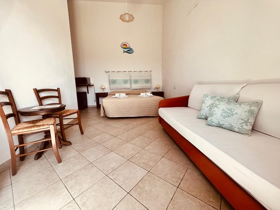 Bed, Living room, Photo of the whole room, Bedroom