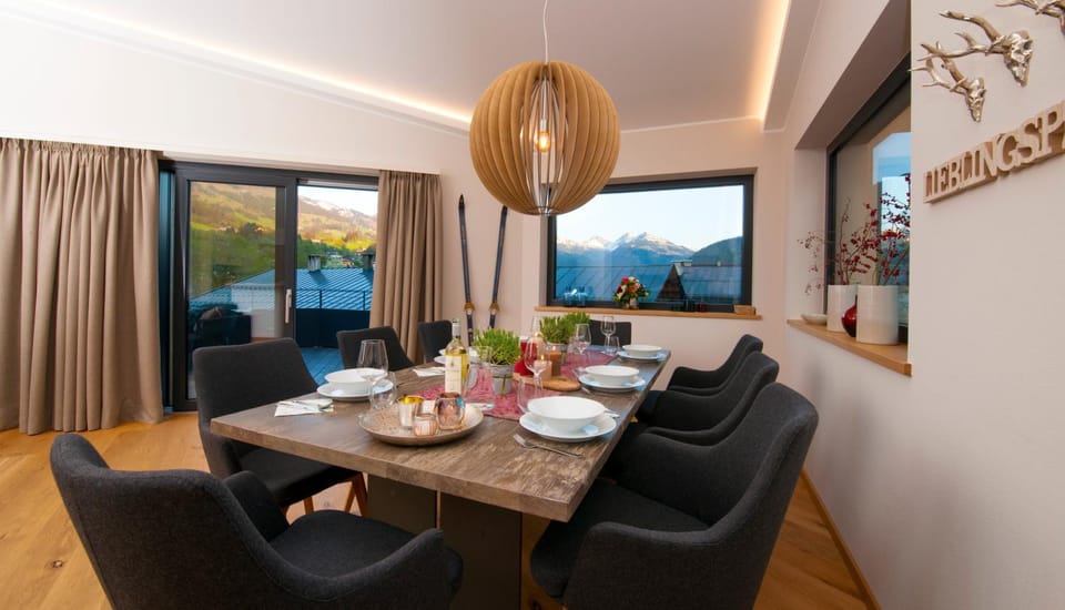 Living room, Dining area