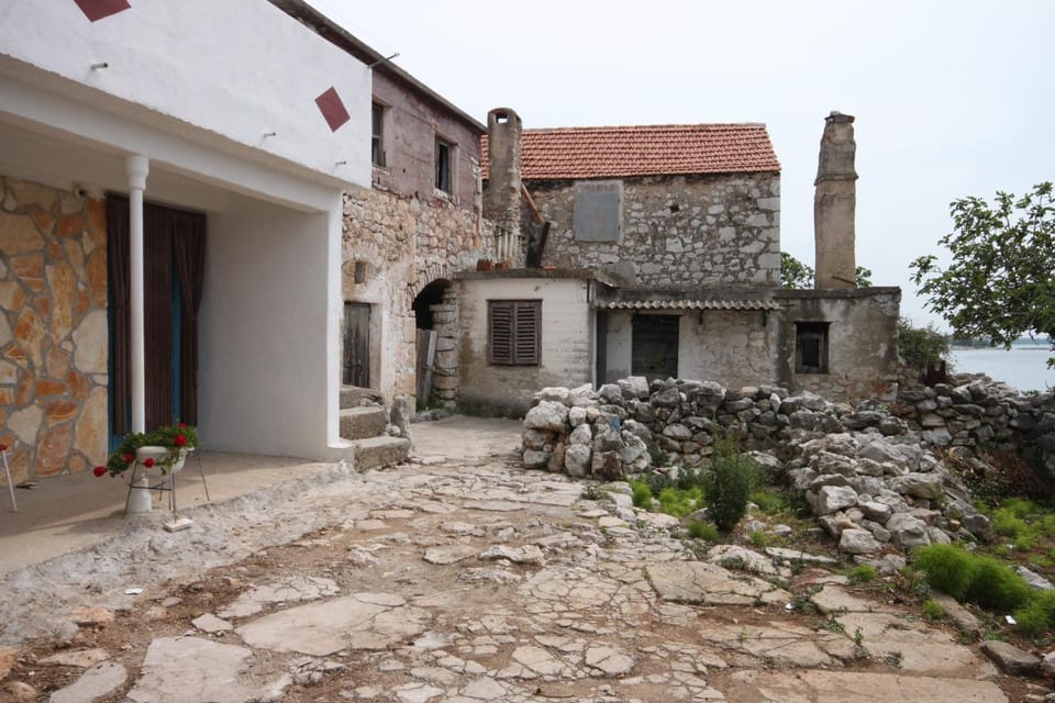 Location, children, Family