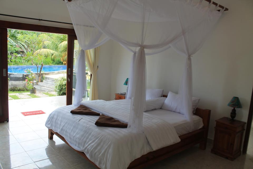 Villa Mangga Beach Bed and Breakfast in Abang