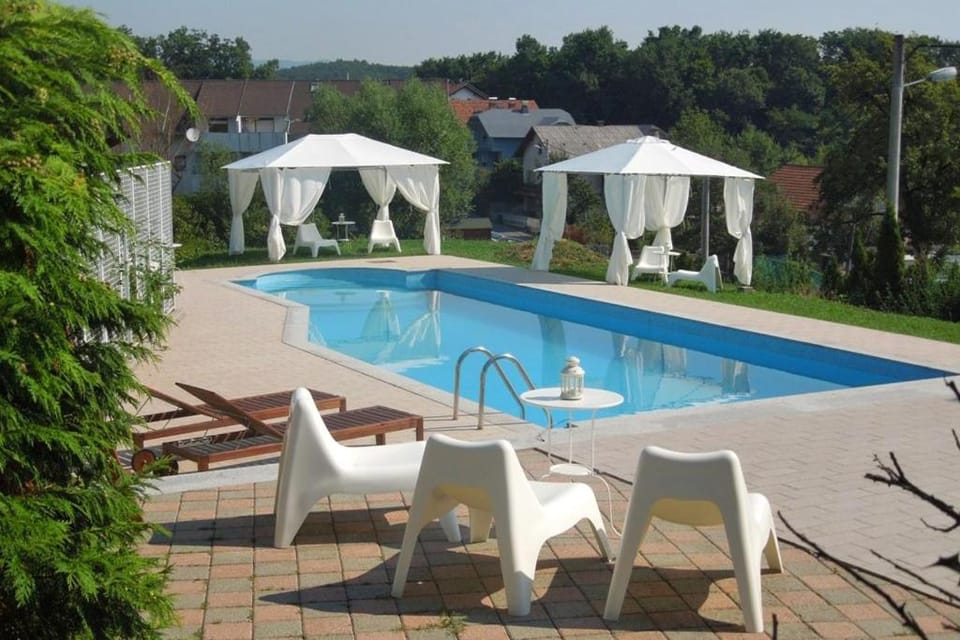 Swimming pool, Location, children, Family